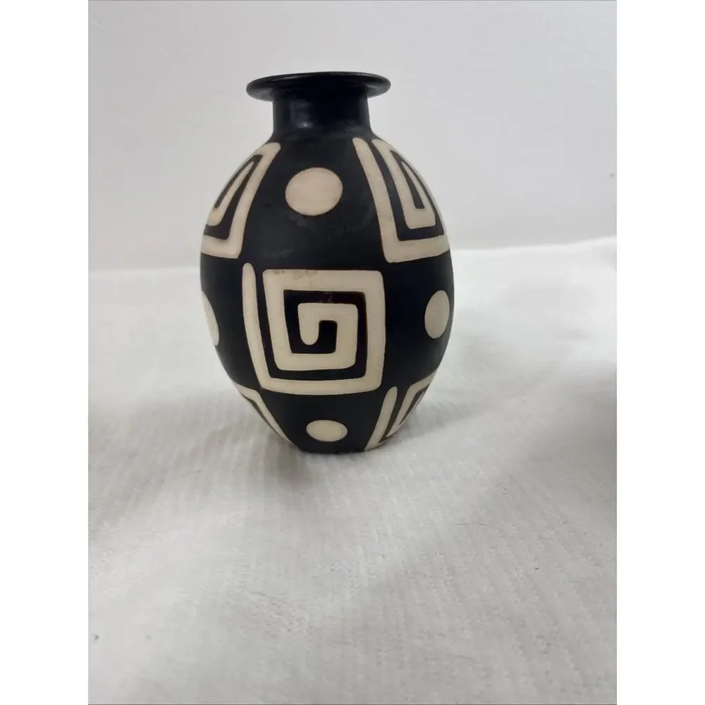 Vintage Valeriano Paz Chulucanas Peru Signed Art Pottery Nesting Vases 3pc Set